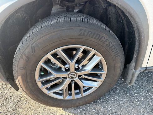 Used 2025 Nissan Rogue S image 16