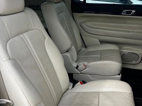Used 2019 Lincoln MKT AWD image 17