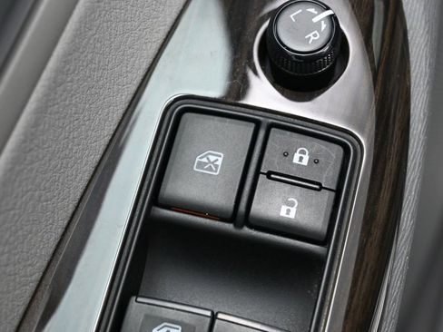 Used 2015 Toyota Sienna XLE image 13