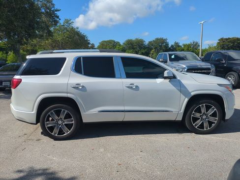 Used 2017 GMC Acadia Denali w/ Technology Package FWD image 5