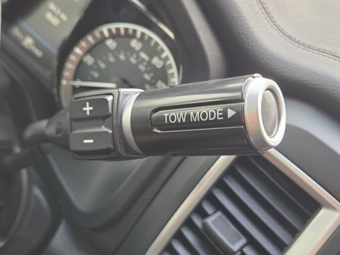 Used 2019 Nissan Titan SL w/ Midnight Edition image 16