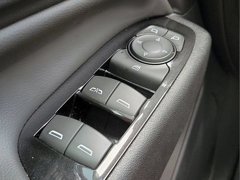 Used 2023 Chevrolet Equinox Premier AWD/4WD image 12