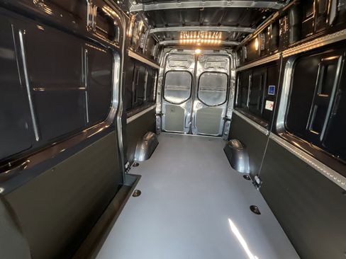 Used 2025 Mercedes-Benz Sprinter 2500 image 27