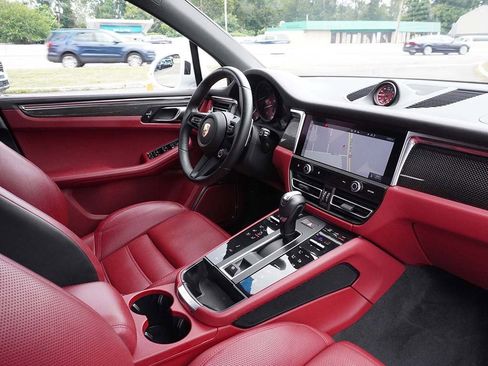 Used 2024 Porsche Macan GTS image 32