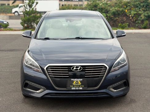 Used 2017 Hyundai Sonata Limited w/ Ultimate Package 02 FWD image 2