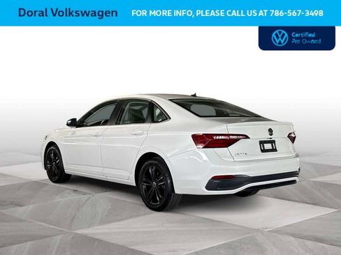 Certified 2024 Volkswagen Jetta SE w/ Panoramic Sunroof Package FWD image 6