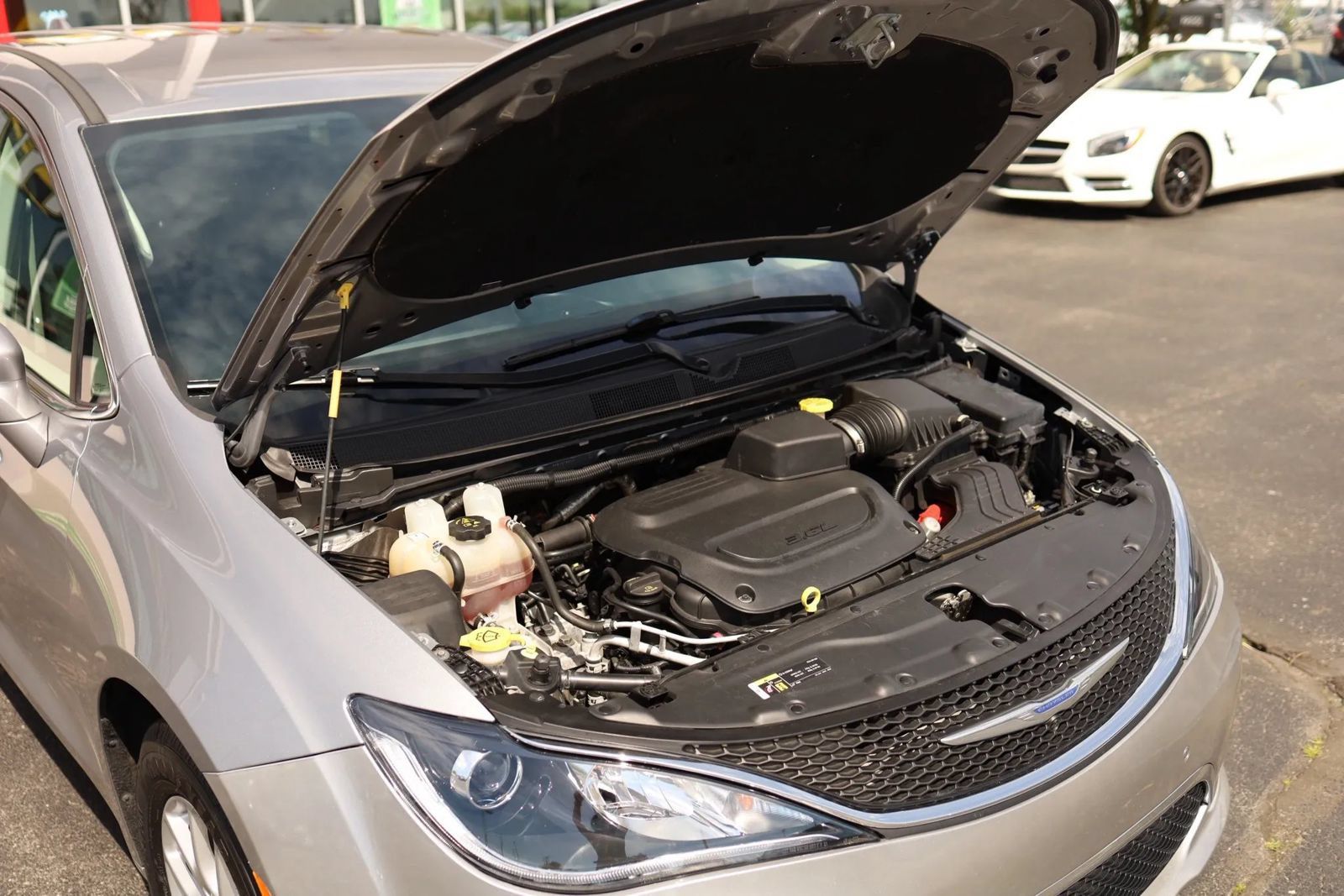 Used 2020 Chrysler Pacifica Touring w/ Advanced Safetytec Group FWD image 52