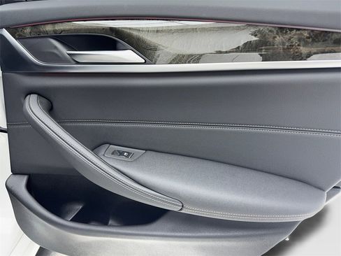 Used 2022 BMW 530i w/ Convenience Package image 46