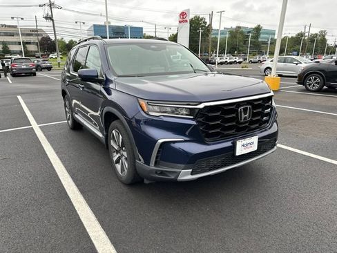 Used 2024 Honda Pilot Touring image 3