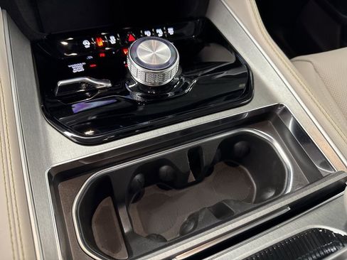 New 2025 Jeep Wagoneer 4WD w/ Convenience Group I image 27