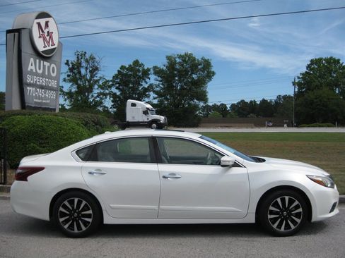Used 2018 Nissan Altima 2.5 SL w/ 2.5 SL Technology Package FWD image 8