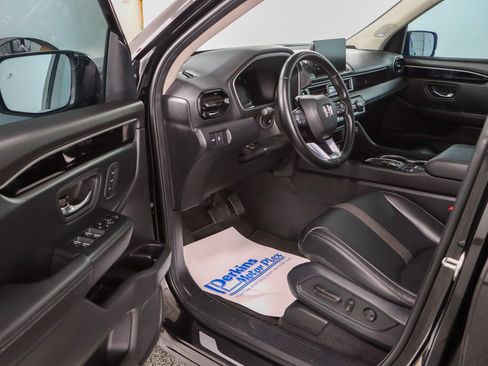Used 2024 Honda Pilot Touring image 3