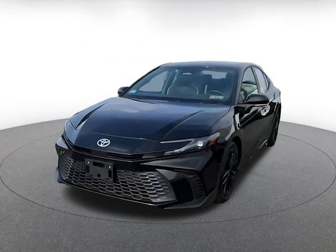 Used 2025 Toyota Camry SE image 6