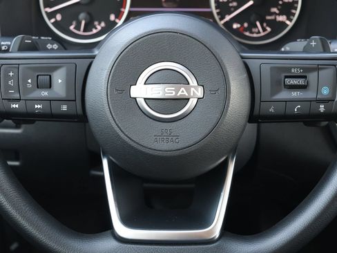 Used 2024 Nissan Rogue SV AWD/4WD image 17