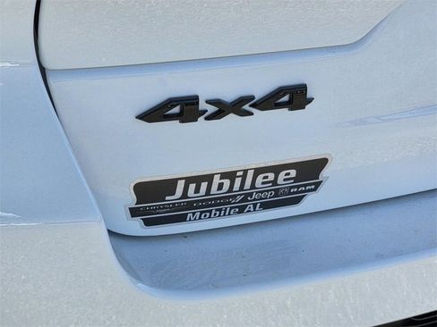 New 2025 Jeep Grand Cherokee Altitude image 29