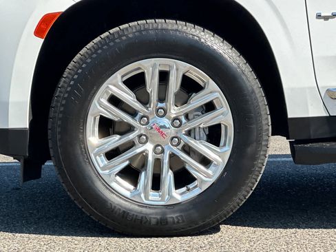 Used 2024 GMC Yukon XL SLT image 28