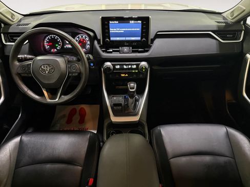 Used 2020 Toyota RAV4 XLE Premium FWD image 17