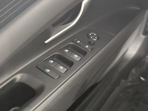 Certified 2025 Hyundai Elantra SE FWD image 17