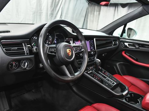 Used 2022 Porsche Macan AWD/4WD image 19