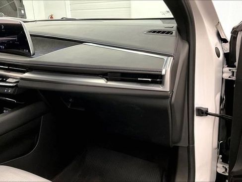 Used 2024 Cadillac XT4 Sport AWD/4WD image 19
