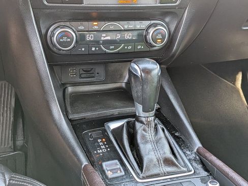Used 2018 MAZDA MAZDA3 Touring FWD image 17