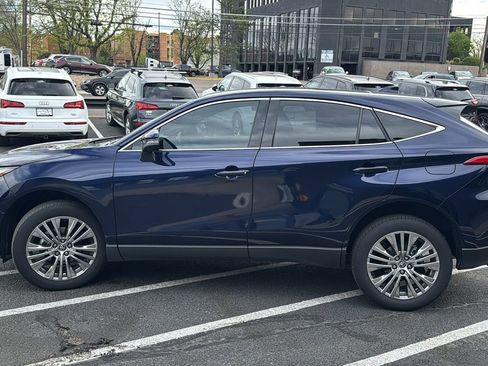 Used 2023 Toyota Venza Limited image 6