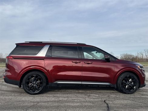 Used 2024 Kia Carnival SX image 9