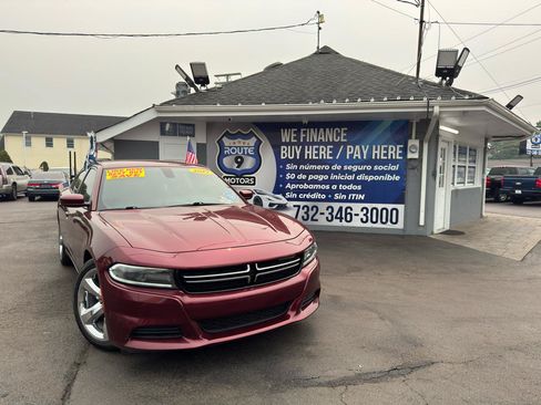 Used 2017 Dodge Charger SE RWD image 1