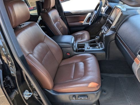 Used 2021 Toyota Land Cruiser image 9