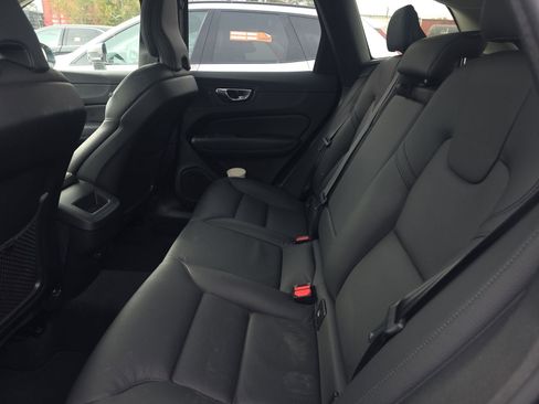 Used 2025 Volvo XC60 B5 Plus image 9