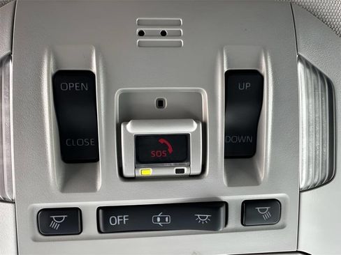 Used 2020 Toyota Highlander Limited image 19