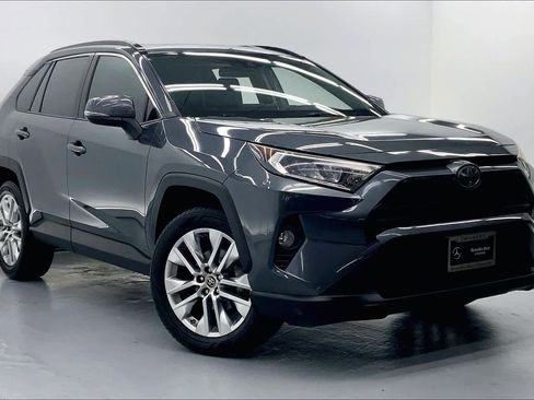 Used 2019 Toyota RAV4 XLE Premium FWD image 6