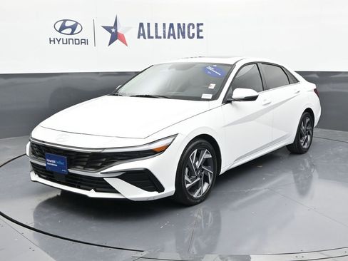 Certified 2025 Hyundai Elantra Limited image 1