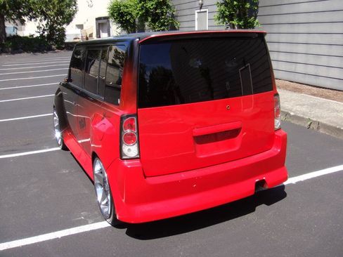 Used 2005 Scion xB FWD image 8