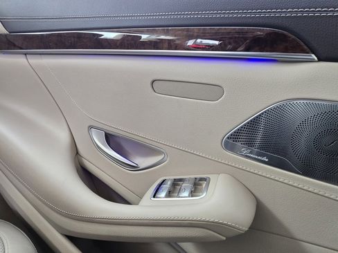 Used 2017 Mercedes-Benz S 550 Sedan image 21
