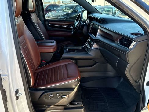 Used 2023 GMC Yukon XL Denali Ultimate image 23