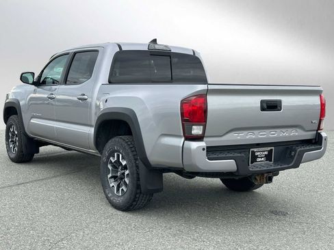 Used 2018 Toyota Tacoma SR image 5