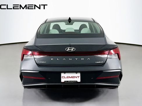 Certified 2024 Hyundai Elantra Limited FWD image 8