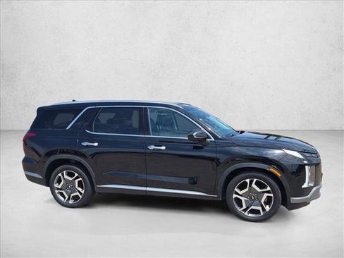 Used 2023 Hyundai Palisade SEL FWD image 4