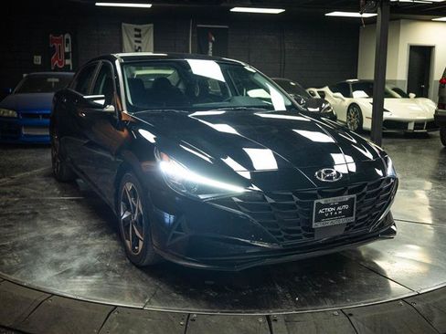 Used 2023 Hyundai Elantra SEL w/ Convenience Package FWD image 5