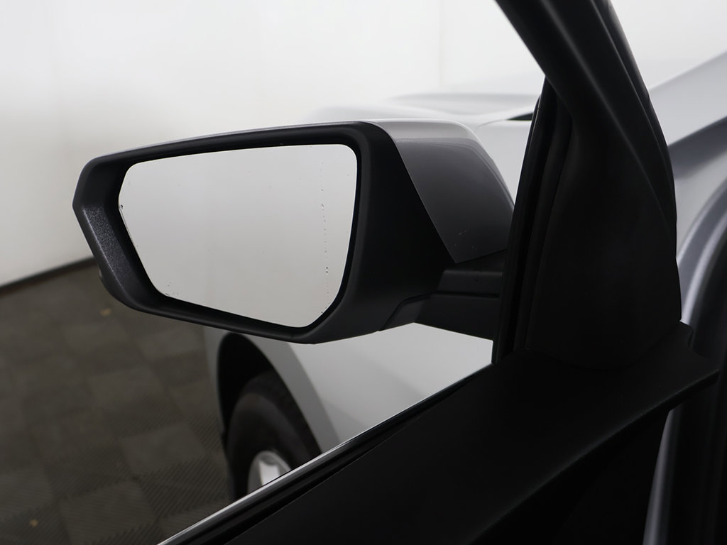 Used 2020 Chevrolet Equinox LT w/ LPO, Cargo Package FWD image 28