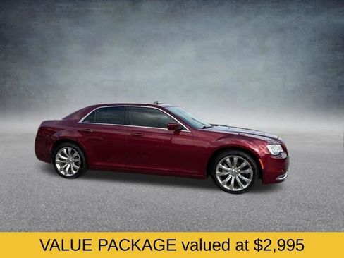 Used 2019 Chrysler 300 Touring w/ Quick Order Package 2EF RWD image 3