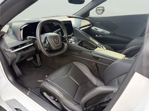 Used 2025 Chevrolet Corvette Stingray Coupe RWD image 11
