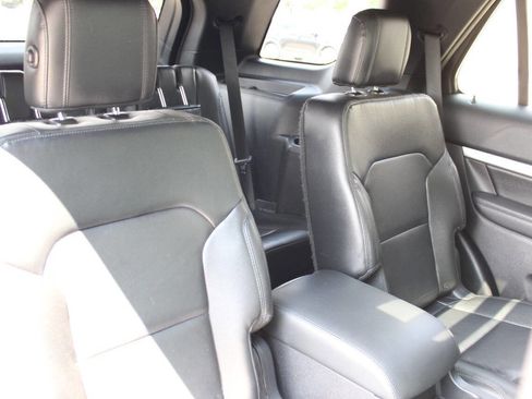 Used 2016 Ford Explorer XLT w/ Equipment Group 202A image 19