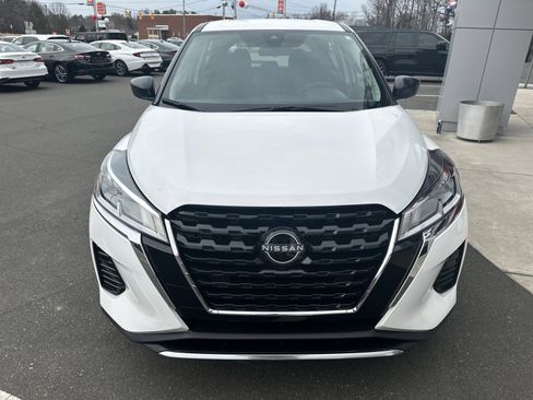 Used 2024 Nissan Kicks S image 3