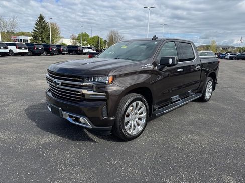 Used 2019 Chevrolet Silverado 1500 High Country w/ Technology Package AWD/4WD image 9