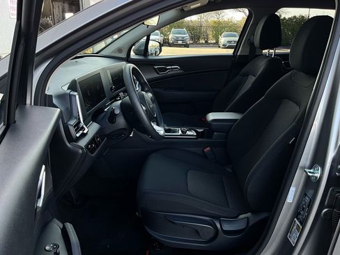 Used 2025 Kia Sportage LX image 10