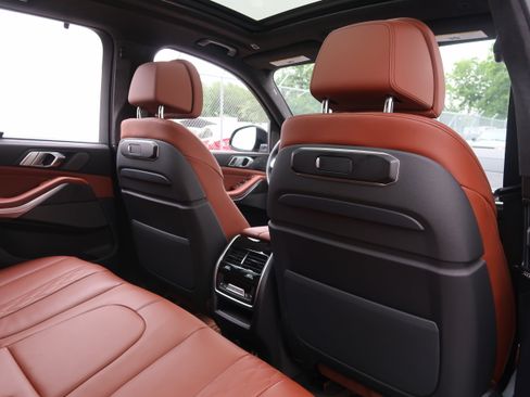 Used 2025 BMW X5 xDrive40i w/ Executive Package AWD/4WD image 39