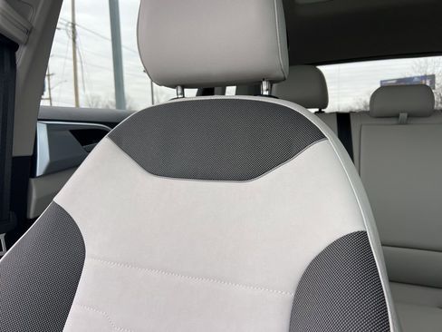 New 2026 Volkswagen Taos SE image 21