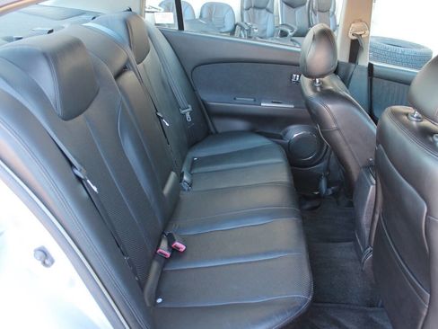 Used 2005 Nissan Altima 3.5 SE w/ (X02) Navigation Pkg image 16